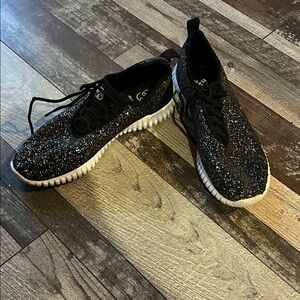 Daisy Fuentes Black and White Sneakers